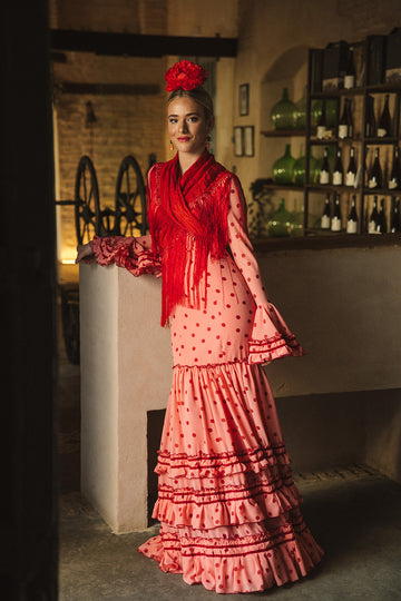 Modelo Elena Salmón y Rojo