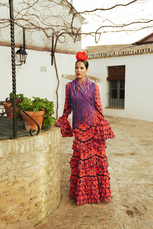 Modelo Gaby Coral y Morado